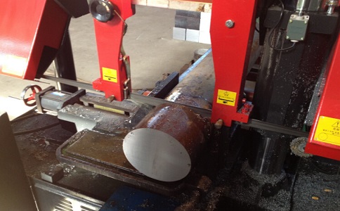 修文卧式带锯床加工时出现明显振荡如何排查？